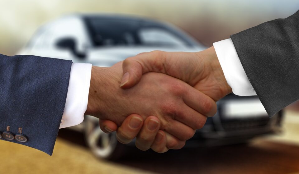 handshake, autokaufmann, automobile, to buy, contract, buyer, dealer, car dealer, shaking hands, company, financial world, finance, federation, alliance, teamwork, collaboration, modern, men's suit, dealer, car dealer, car dealer, car dealer, car dealer, car dealer